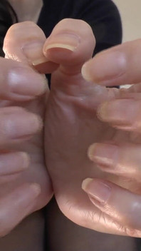 Adore mes belles mains et joue avec vous-même ! Lady Victoria Valente