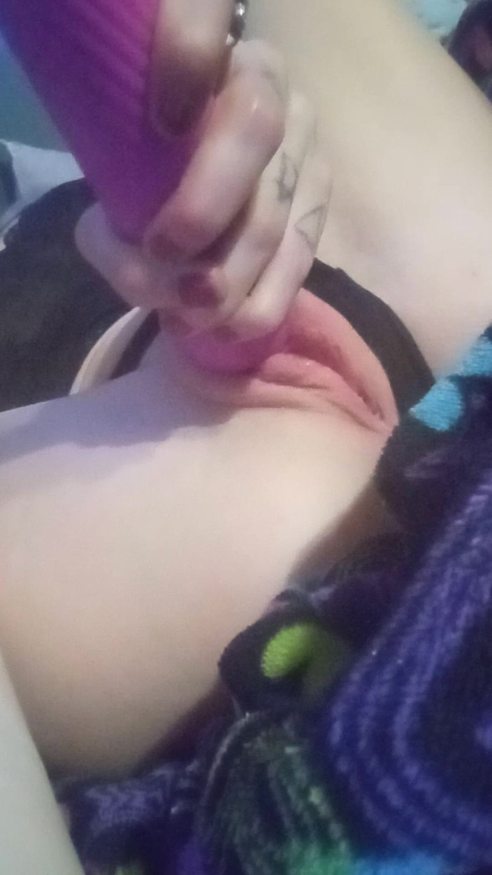 MadameDaisy: Nymphomaniac Daisy Loves to Masturbate