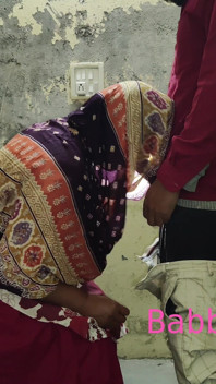 Kayınbiraderi, ona bir Lehenga satın almaya söz vererek küçük baldızının amını sikti.