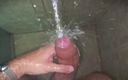 Camilo Brown: Brak masturbacji wodą w rękach. Pozwalając strumieniu wody spaść na...