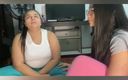 Zoe &amp; Melissa: Instructora de yoga lesbiana quiere follar a su estudiante