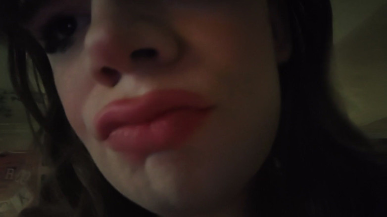 PinkBunni: Trans-mädchen mit dicken lippen reibt ihren schwanz