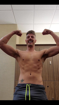 Flex temprano en la mañana después de un intenso día de brazo