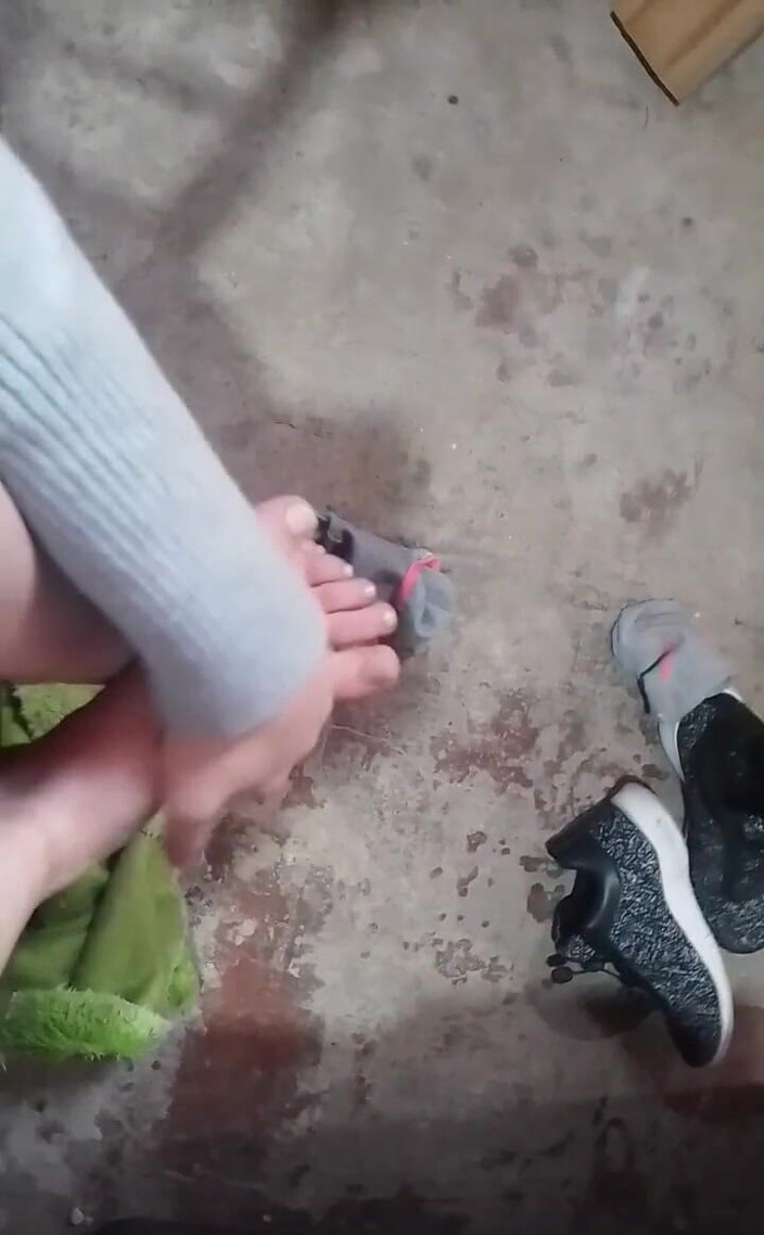 RavenHearth666VIP: Me quito los calcetines después de un largo día de...