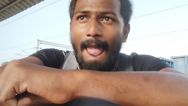 KUMBHA MANOJ KUMAR: Xhard Star รถไฟอินเดียในมังกรใหญ่
