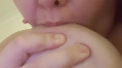 Real homemade BBW BBC porn: Młody angielski BBW ściska ssanie moich piersi wcierania grubej cipki