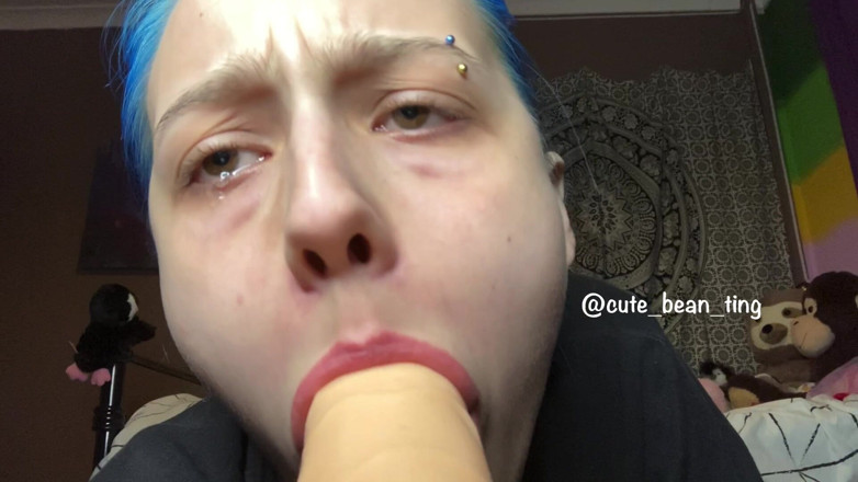 Alice Bean: Bean lagi asik muasin memeknya pakai dildo