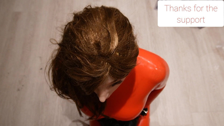 Hooded June: Huấn luyện thổi kèn latexdoll màu đỏ