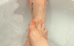 Sweet Feet in the Bath