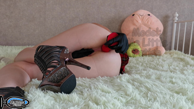 Me_little_fetish: Anální destrukce destrukce malý zadek dildo pod sukní žádné kalhotky vysokoškolské...