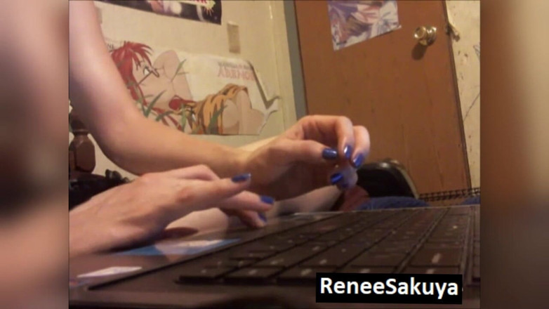 Renee Sakuya: Ignorowanie pisania na jej komputerze
