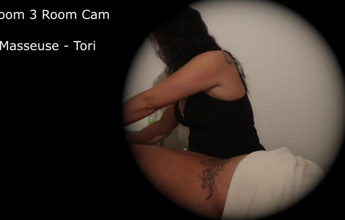 Jerky Sluts: Tori - Room Cam Handjob