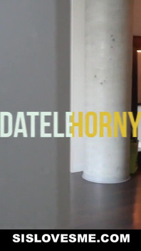 Sexy nevlastní sestra škádlí velkého ptáka svého nevlastního bratra