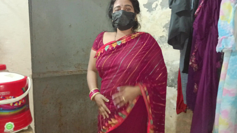 Pinkyrani2333: Pinky bhabhi foi fodida em saree e blusa a noite...