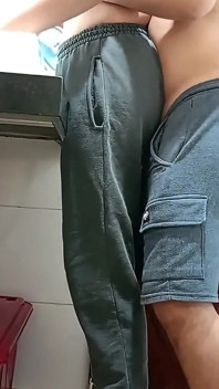 เมดถูกจับได้ในห้องน้ำ