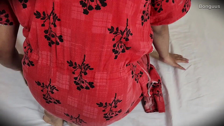 Riya Bonguus: Sunita bai wird vom chef gefickt, wenn niemand da war