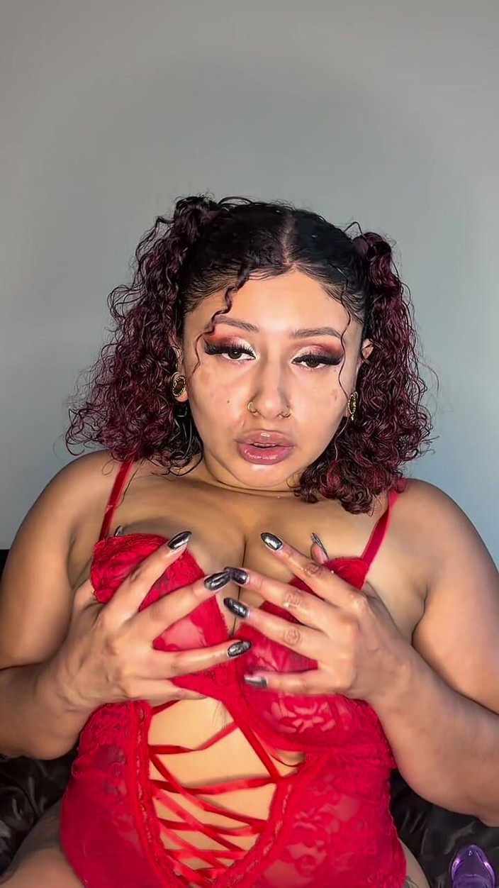 Carmelitaxbebe: Sexy latina jugando solo