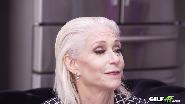 Gilf AF: Une mamie se fait baiser