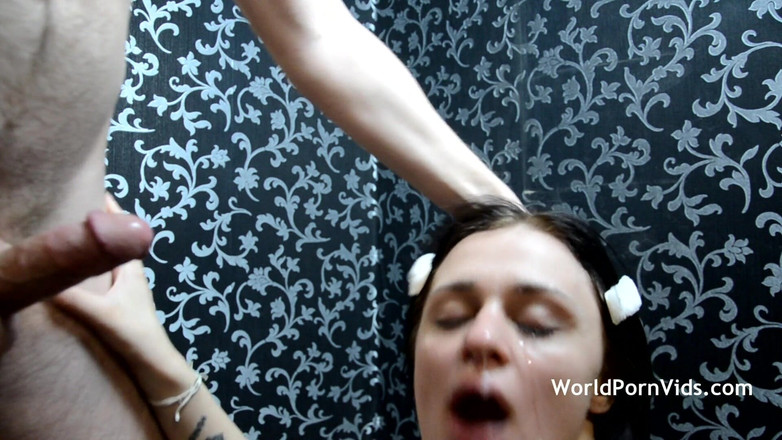 Selected worldwide porn: 纹身荡妇吮吸我的鸡巴，把它深深地插入喉咙，最后被颜射