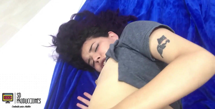 MAFELAGO: Vejdu do domu a najdu svou nevlastní sestru velmi nadrženou...