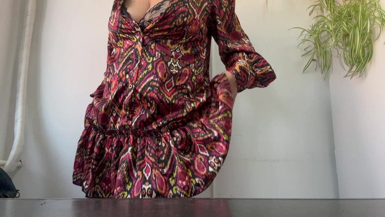 Step Mommy: Une MILF sexy et sexy se caresse la chatte à travers...
