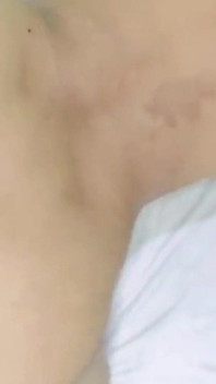 แฟนสาวอินเดียคนสวยนั่งในกางเกงในและเสื้อชั้นในสีชมพู เธอโดนเย็ดและเย็ดตูดในท่าหมาเธอสนุกกับการเย็ด