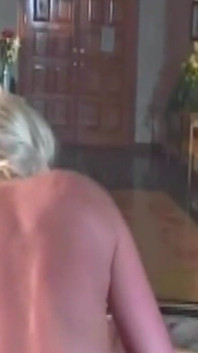 Nena rubia tocada y comida hasta el orgasmo tembloroso