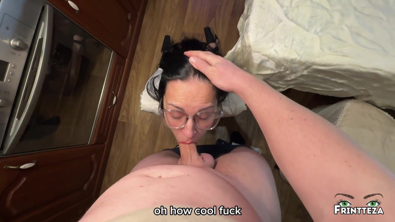 Frintteza: 부엌에서 배다른 아들에게 주는 큰 엉덩이 밀프. 계모의 질싸