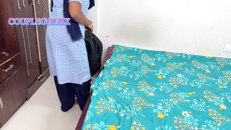 Sexy Komal: Studenten belden leraar en kwamen naar huis