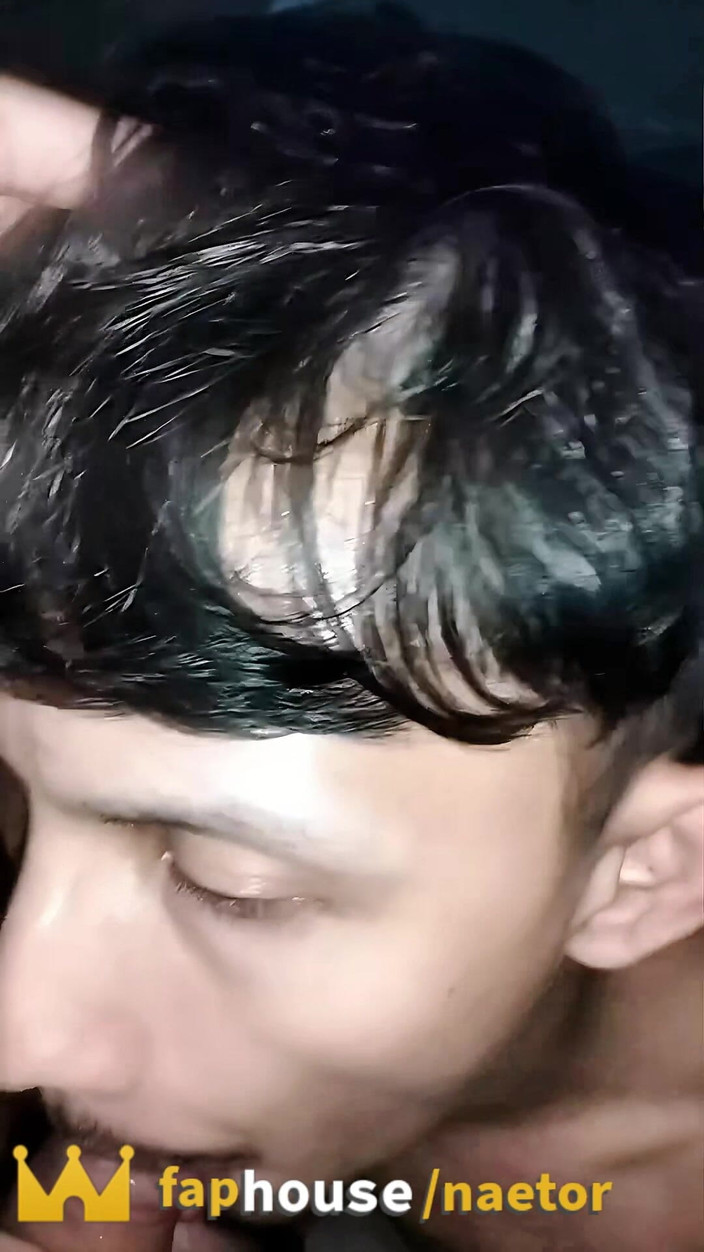 Naetor: Orale seks uitvoeren op ladyboys.