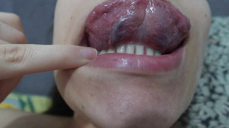 AmayaMori: Ma demi-sœur brésilienne fait un fétichisme de la langue et...