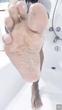 I Clean Sensually My Feet (2025)
