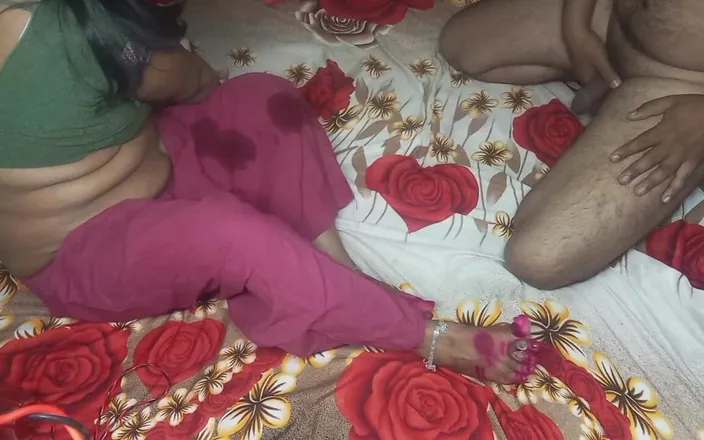 Manjushukla: Indian Beautiful Bhabhi Having Romance with Her Husband.