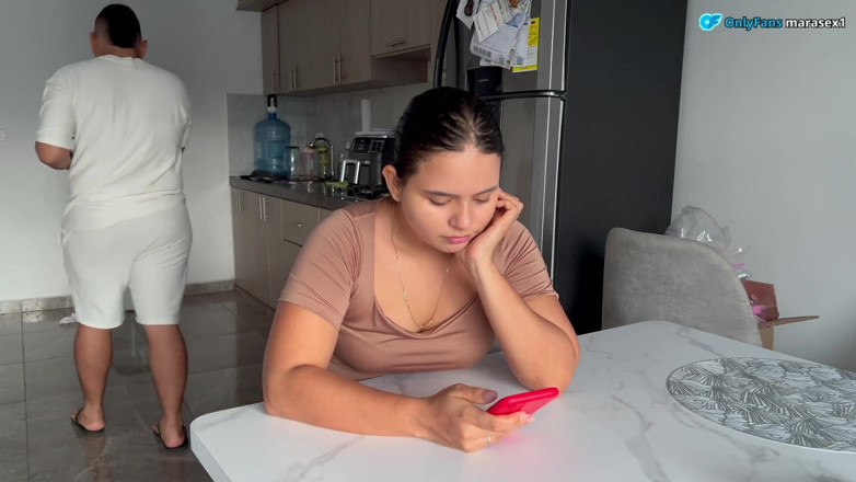 MaRaSexx: Min perversa styvbror kommer inte att sluta flirta med min...