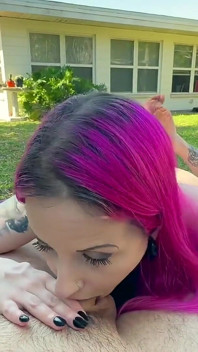 Hinterhof blowjob