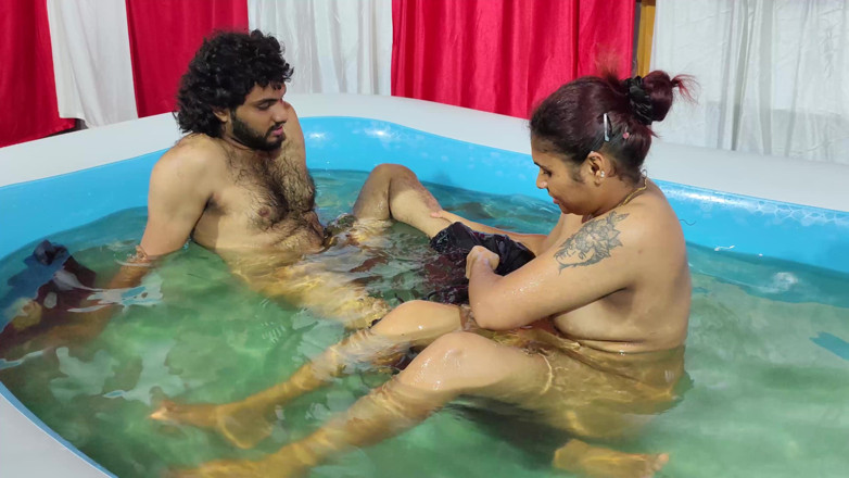 Vaigavarun45: Girl Doing Hot Romance with Boy in Pool Full Nude...