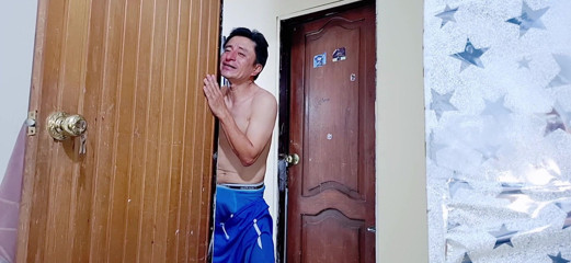 Lady: 我在房间里发现我漂亮丰满的继女，我操了她