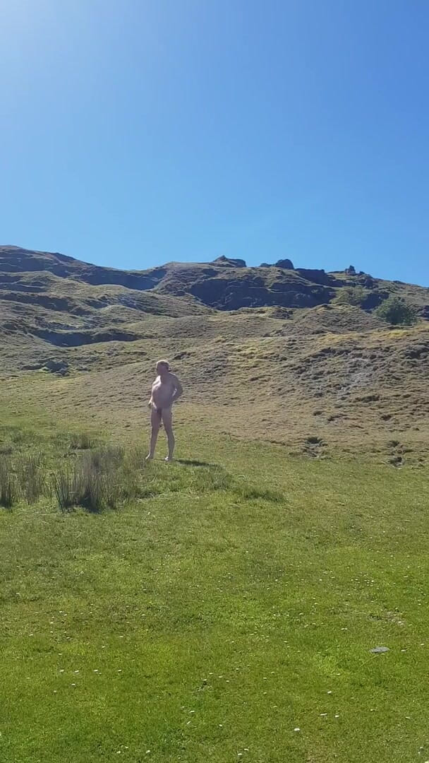 Miguel13: Passeggiata nuda