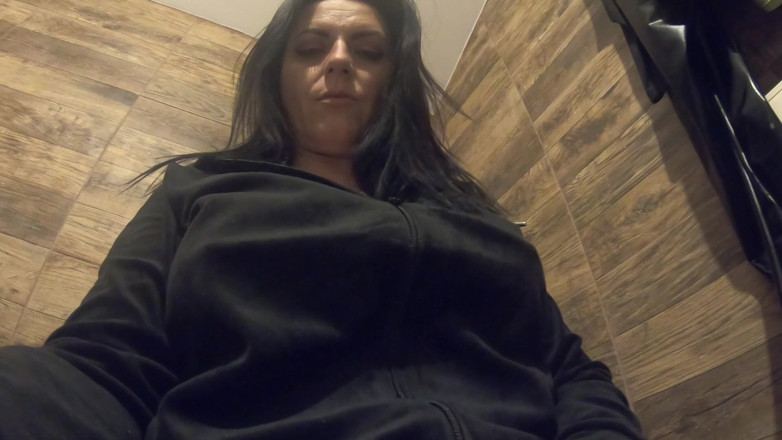 MilfyCalla: Roztrhané punčocháče Pee Fetish - Modré spodní prádlo, detailní čůrání kundičky a...