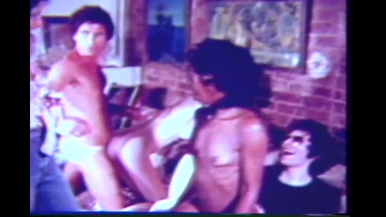 Vintage Usa: Vintage Mezirasová orgie s monstrózními černými ptáky a chlupatými kundičkami (celý film)