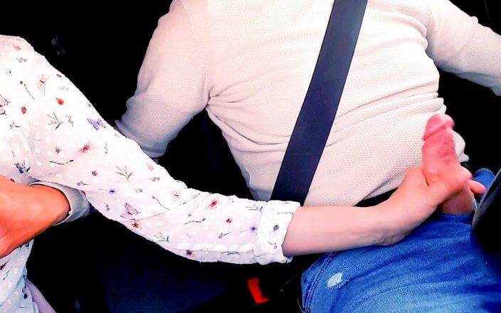 Hotcple: Masturbación con la mano el conductor de Uber