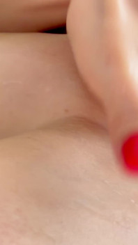 보짓물이 많은 오르가즘에 내 보지를 젖히고 손가락으로 깨웠다 - POV 슬로우
