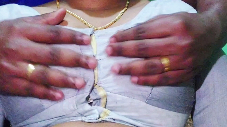 Desi Mohini: La più bella attrice indiana Dipawali si diverte con il...