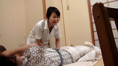 Raptor Inc: Oh, ti hanno lasciato scopare! una vecchia massaggiatrice signora che...