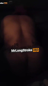 그녀의 구멍 3개를 모두 따먹는 동안 차에서 알몸으로 잡힐 뻔했습니다!!