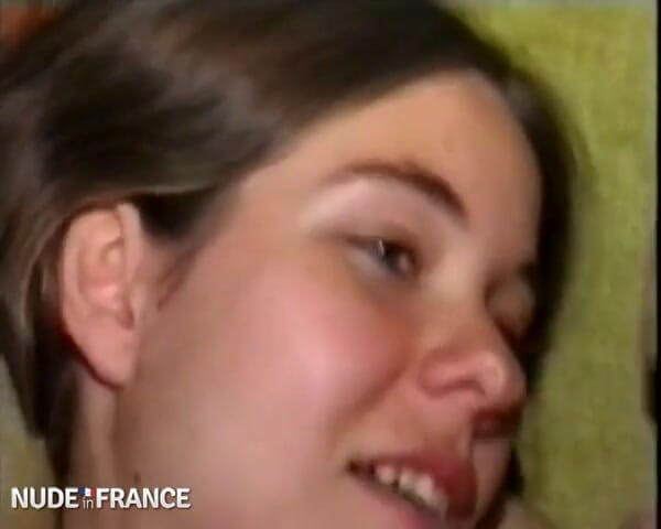 La France a Poil: Casting de una joven morena peluda golpeada y lechada en...