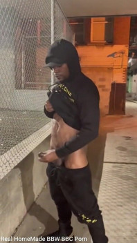 내 큰 흑인 자지를 쓰다듬는 야외 사정