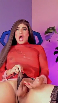濡れたチンポがパンティの中に入っている