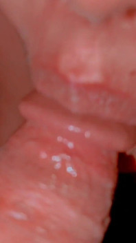 Je suce l’énorme bite de mon beau-père à minuit quand ma belle-mère était dans la salle de bain