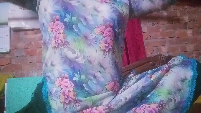 nadiya2026: Desi femme séduisante bouge très fort ses doigts.